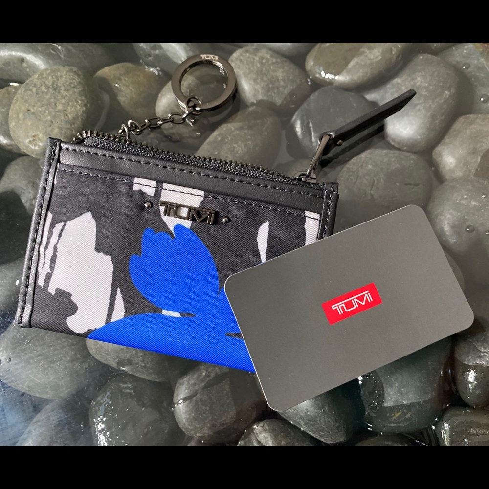 Tumi Vista Zip Card Case Keychain - Picture 2 of 10